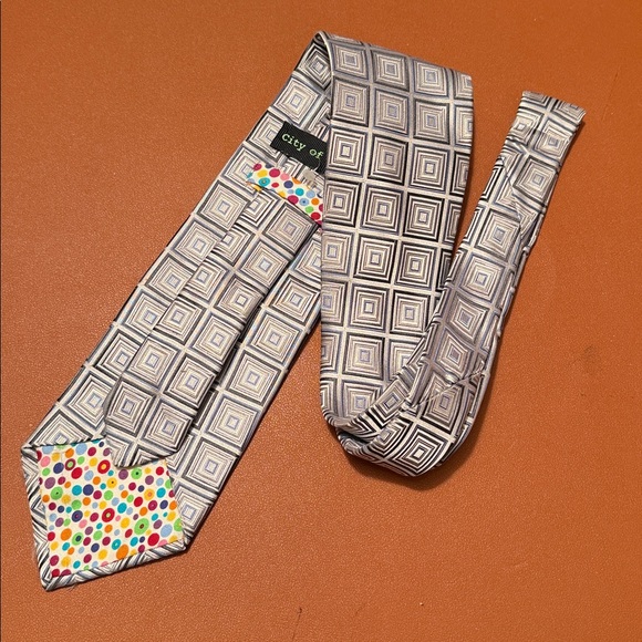 Geometric Silver and Gray Tie - Picture 4 of 9